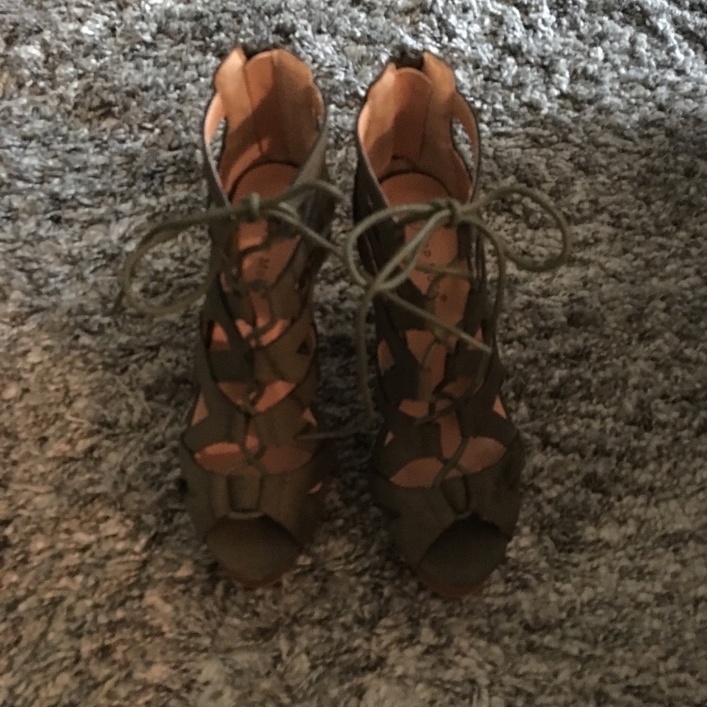 Women’s Shoes